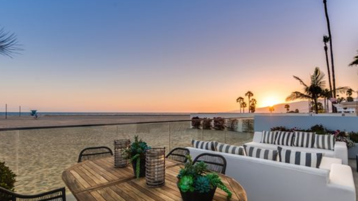 This Santa Monica Beach-Side Home is Breathtaking