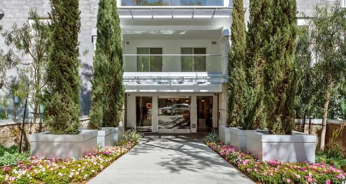 460 N Palm Dr, Beverly Hills, CA 90210